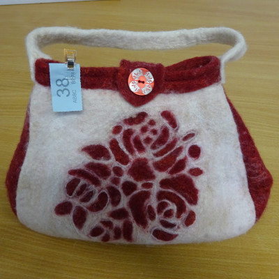 Felt bag in red and white